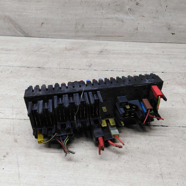 Блок предохранителей Audi 80 B3 80 B4 - цена 471 руб. - купить на ...