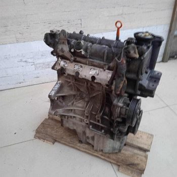 Двигатель 1.6i blf Skoda Octavia II A5 дефект крышки  