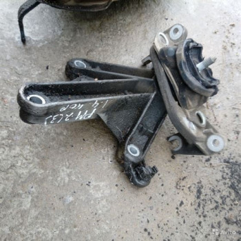Кронштейн коробки Renault Меган 2 объем 1.4 мкпп 8200457080 8200043084